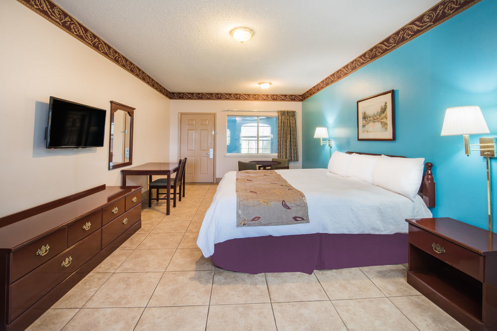 Texas Inn And Suites City Center At University Dr. Edinburg Exterior photo